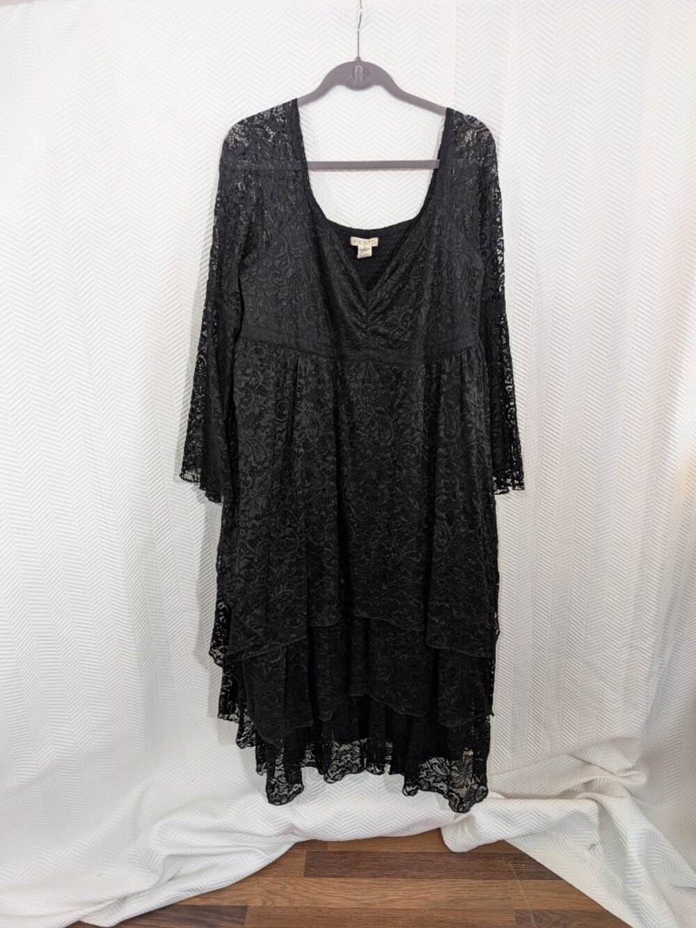 Torrid Festi Black Lace Bell Sleeve Tiered Midi Dress Size 2 (18/20) Whimsigoth - Picture 5 of 12